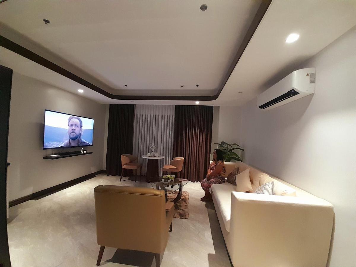 One Euphoria Prime Suite Hotel Angeles Exteriör bild