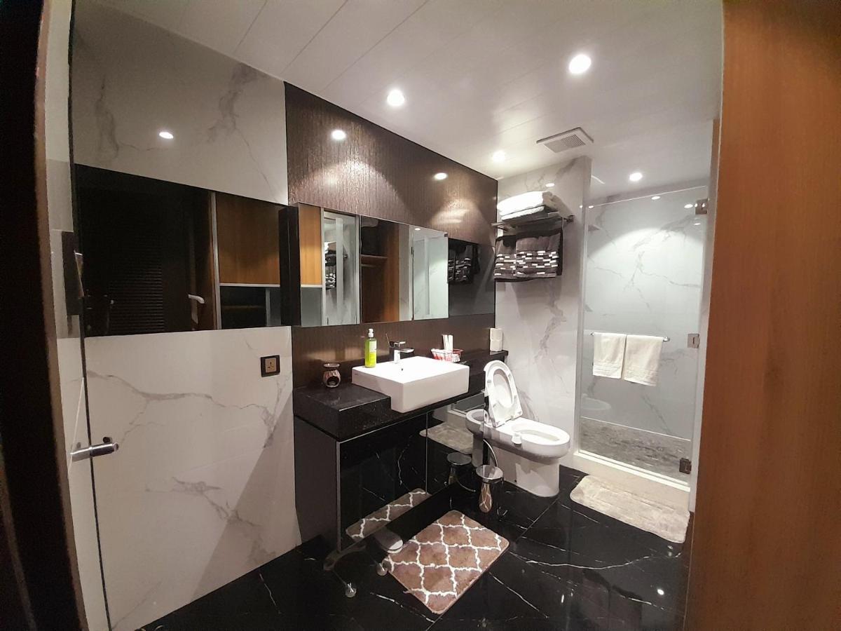 One Euphoria Prime Suite Hotel Angeles Exteriör bild