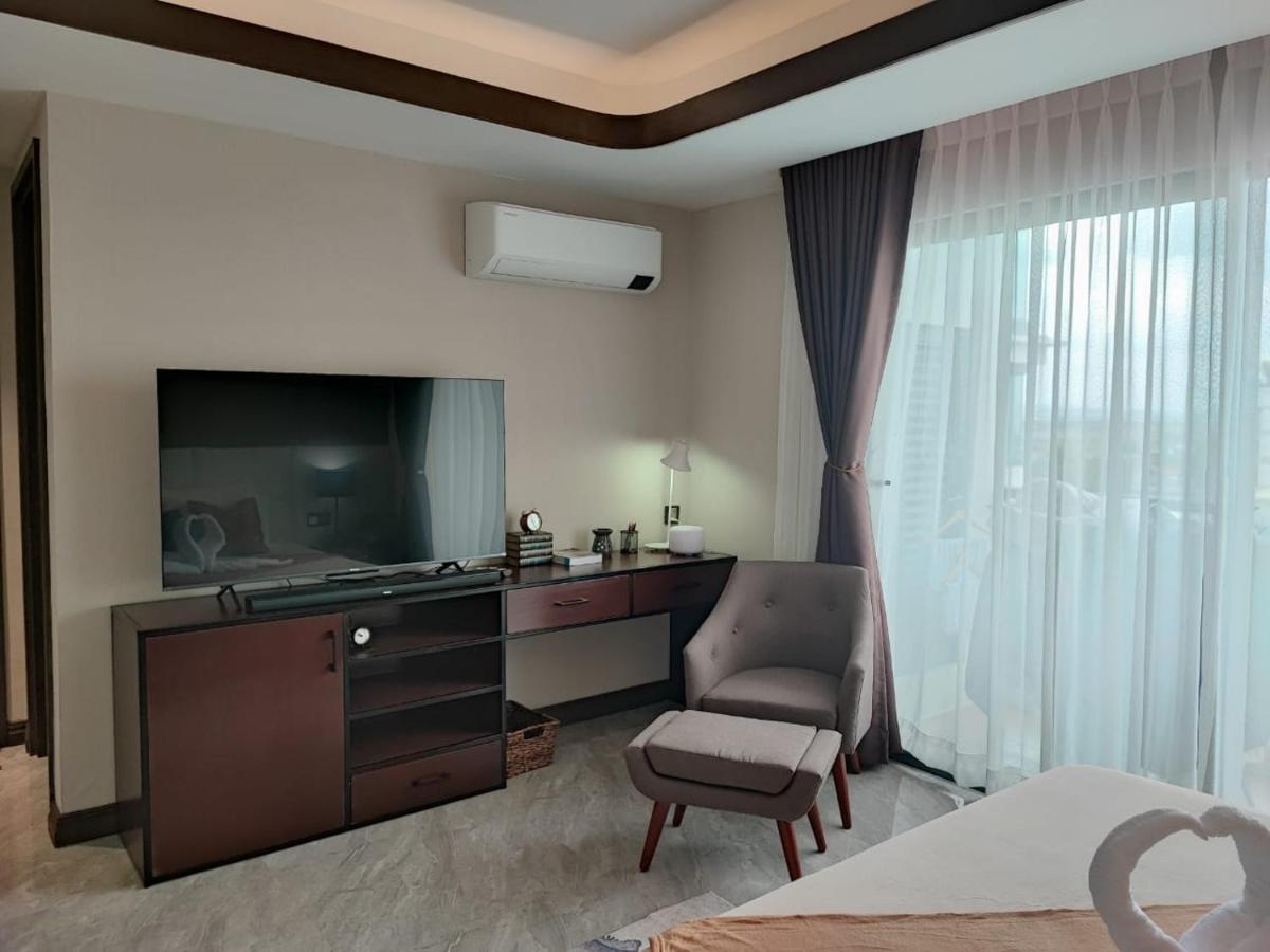 One Euphoria Prime Suite Hotel Angeles Exteriör bild