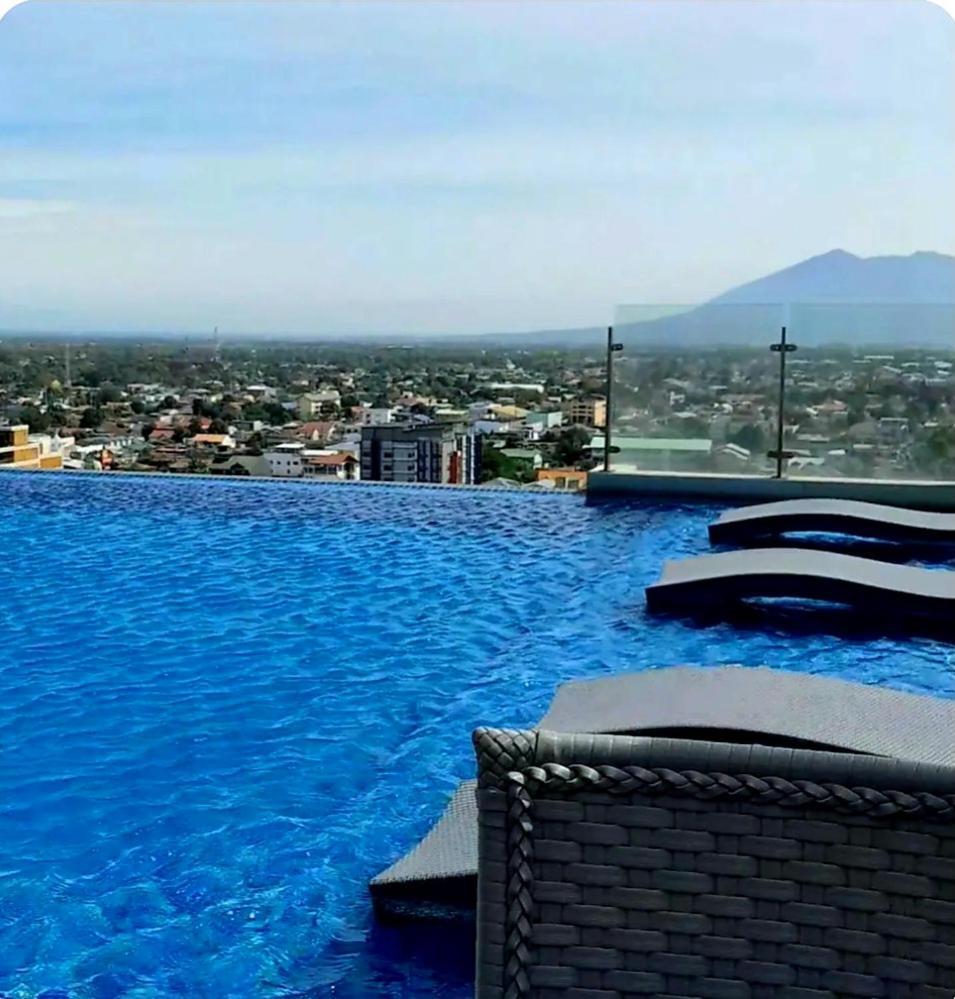 One Euphoria Prime Suite Hotel Angeles Exteriör bild