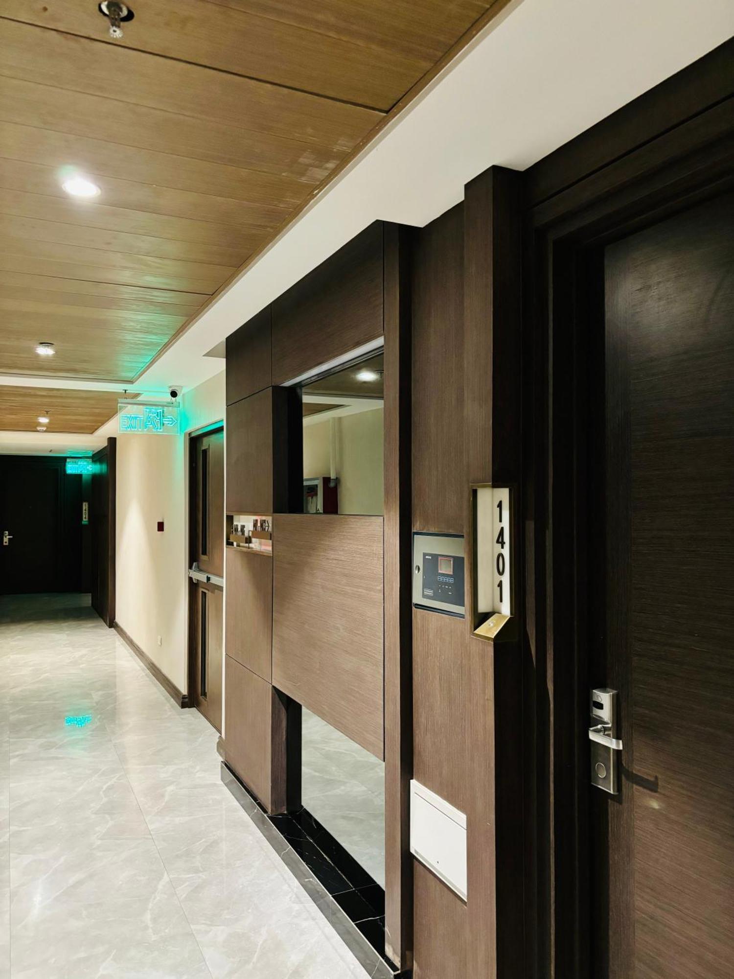 One Euphoria Prime Suite Hotel Angeles Exteriör bild