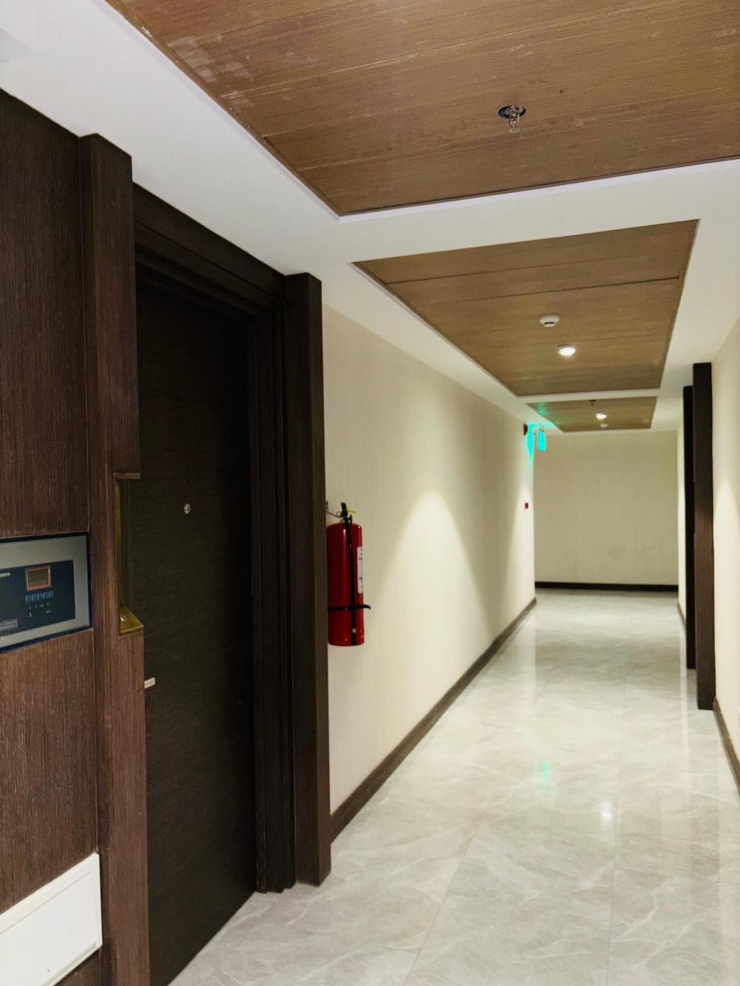 One Euphoria Prime Suite Hotel Angeles Exteriör bild